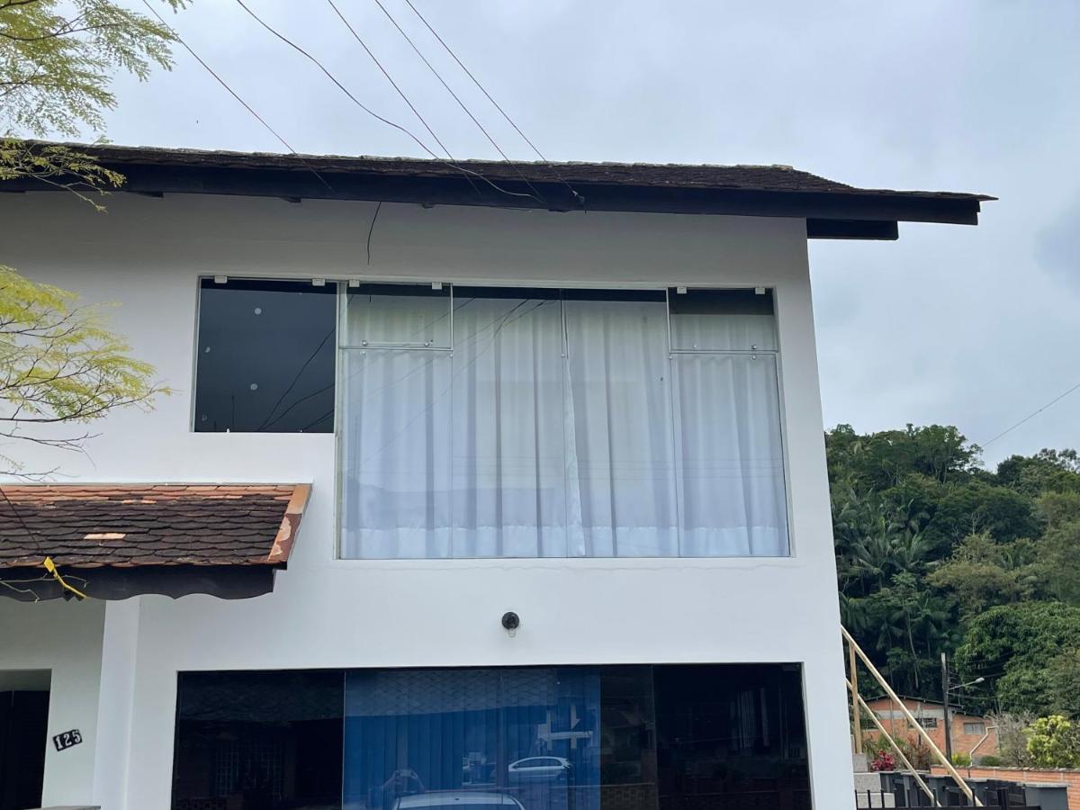 Perto de Tudo!!! Nova Opção no Centro de Pomerode Exterior foto